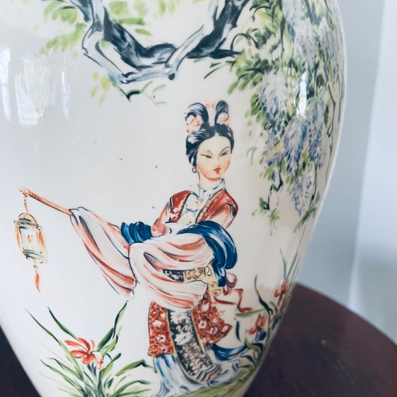 Vintage hand-painted Asian vase with geisha and floral motif, Vintage Asian Vase - Picture 3 of 9